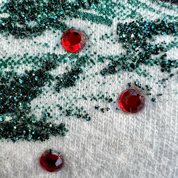 CROFT & BARROW LONG SLEEVED CHRISTMAS WREATH TEE with A TOUCH OF BLING - Picture 8 of 16